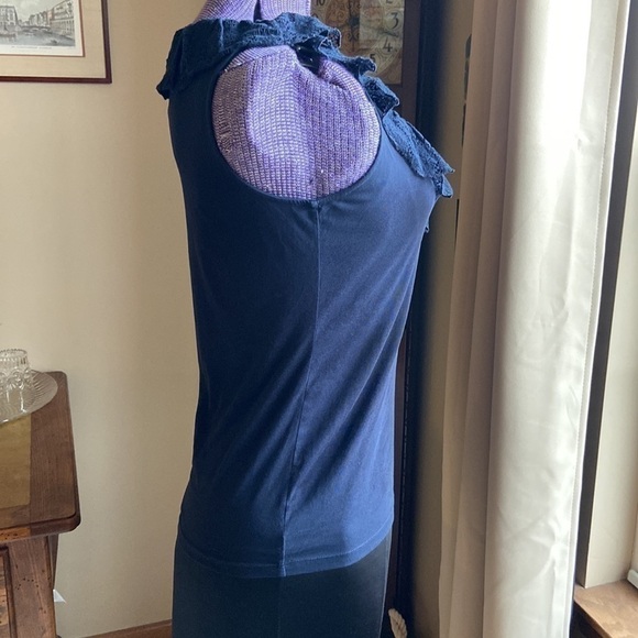 🦄 Chaps Ruffled V-Neck Tank Navy Blue Sz M - Picture 3 of 8